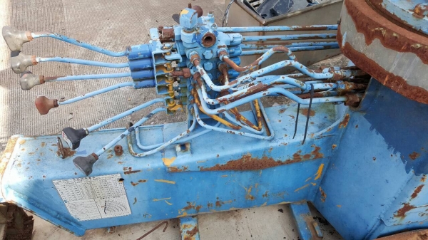 ขายตามสภาพเครน TADANO 3.5 ตัน 3 ปลอก อุปกรณ์ขาดถังน้ำมันไฮดรอริค