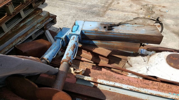 ขายตามสภาพเครน TADANO 3.5 ตัน 3 ปลอก อุปกรณ์ขาดถังน้ำมันไฮดรอริค