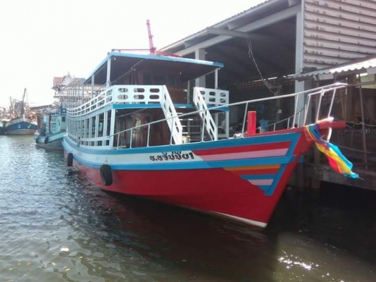 ขายเรือโดยสารรับนักท่องเที่ยว
