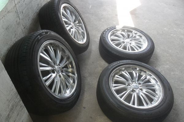 ล้อญี่ปุ่น ขอบ17นิ้ว5รู114 พร้อมยาง สวยๆ 4 ล้อ ราคา 6900 บาท