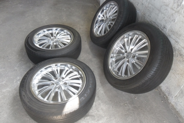 ล้อญี่ปุ่น ขอบ17นิ้ว5รู114 พร้อมยาง สวยๆ 4 ล้อ ราคา 6900 บาท