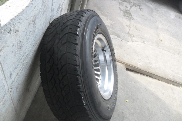 ล้ออะไหล่ ขอบ15นิ้ว6รู พร้อมยาง สวยๆ 1 ล้อ ราคา 1870 บาท