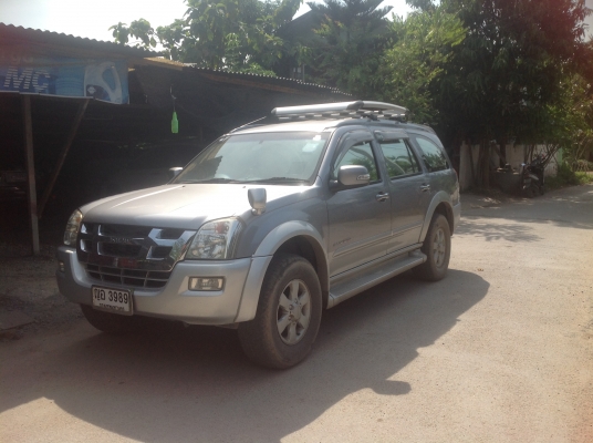 ขายรถ Isuzu MU-7 เครื่อง 3000 4W ปี 2005 ไมล์ 150,000 Auto เบาะหนัง รถเดิมๆ มีท้ายบุบ ยาง 70\%