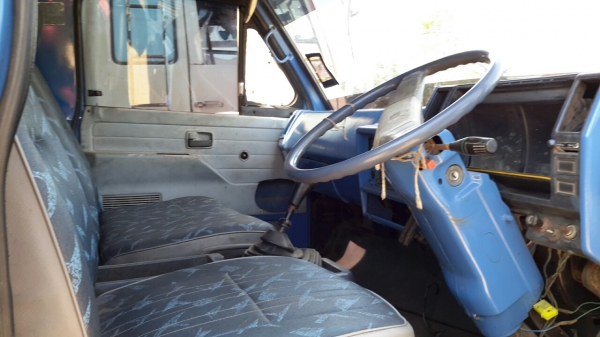 ขาย6ล้อ ISUZU NPR เครื่องดี4HG1 130แรง ช่วงล่างใหญ่Fหลัง กระบะยาว4.3ม. โครงสร้างรถห้างแท้ จดทะเบียนปี2535 เครื่องดี แชชซีสวย เอกสารพร้อมโอน ดูรถได้ที่ อ.ประทาย จ.นครราชสีมา (ราคา370000บาท)โทร.0857698049 0887115178 ID LINE ps5599