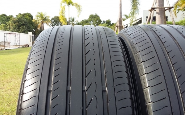 ยาง,215-55-17 Yokohama dB V551 ปลายปี12หนึ่งคู่ 1,200