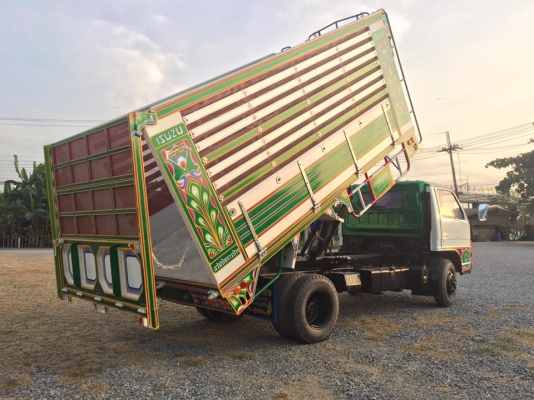 ขาย 6 ล้อดั้ม NPR วางเครื่อง 130 แรง ปี 1998 ยาว 4.20 เมตร ช่วงล่าง F หน้า - หลัง ต่อดั้มใหม่ กะบะบิเนียบใหม่ ทำสีใหม่หมด พวงมาลัยเพาเวอร์  คัดซีสวย ภายในครบ รถสวยพร้อมใช้งานเลย  รถยังไม่เคยใช้งาน ต่อเสร็จใหม่ๆเลยครับ เอาไปใช้ได้เลย