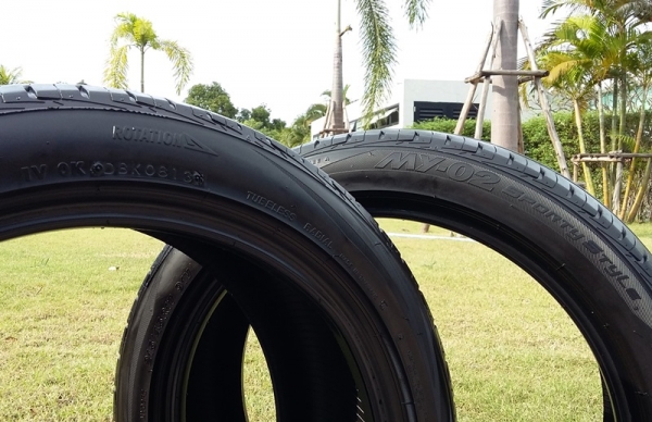 ยาง,215-45-17 Bridgestone MY-02 ดอกหนาปี13หนึ่งคู่ 2,400 ยาง,215-45-17 Bridgestone MY-02 ดอกหนาปี13หนึ่งคู่ 2,400