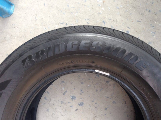 ยาง Bridgstone 215-70-15 ปี 15 ครบชุด 4 เส้น 7000 สภาพสวยๆไม่มีปะไม่บวมดอกยางเหลือเยอะวิ่งใด้อีกนานค่ะ ยาง Bridgstone 215-70-15 ปี 15 ครบชุด 4 เส้น 7000 สภาพสวยๆไม่มีปะไม่บวมดอกยางเหลือเยอะวิ่งใด้อีกนานค่ะ