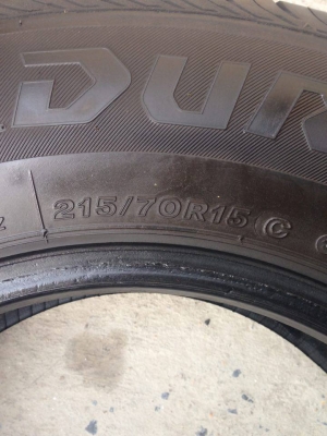 ยาง Bridgstone 215-70-15 ปี 15 ครบชุด 4 เส้น 7000 สภาพสวยๆไม่มีปะไม่บวมดอกยางเหลือเยอะวิ่งใด้อีกนานค่ะ ยาง Bridgstone 215-70-15 ปี 15 ครบชุด 4 เส้น 7000 สภาพสวยๆไม่มีปะไม่บวมดอกยางเหลือเยอะวิ่งใด้อีกนานค่ะ