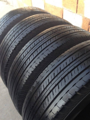 ยาง Bridgstone 215-70-15 ปี 15 ครบชุด 4 เส้น 7000 สภาพสวยๆไม่มีปะไม่บวมดอกยางเหลือเยอะวิ่งใด้อีกนานค่ะ