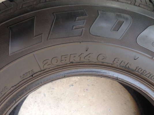 ยาง Bridgstone 205 R 14 ปี 14 2 เส้น สภาพสวยๆไม่ปะไม่บวมดอกยางเหลือเยอะวิ่งใด้อีกนาน