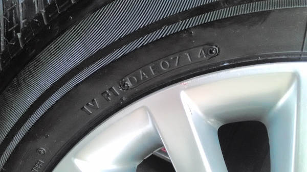 ขายล้อ Nissan Teana พร้อมยาง 1 ชุดมี 5 เส้น ขนาด 215/60 R16 ปี 2014 ขายล้อ Nissan Teana พร้อมยาง 1 ชุดมี 5 เส้น ขนาด 215/60 R16 ปี 2014