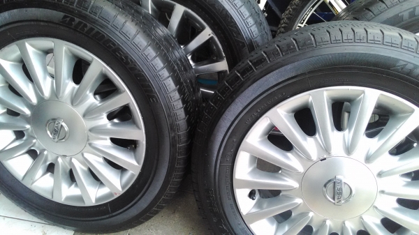 ขายล้อ Nissan Teana พร้อมยาง 1 ชุดมี 5 เส้น ขนาด 215/60 R16 ปี 2014 ขายล้อ Nissan Teana พร้อมยาง 1 ชุดมี 5 เส้น ขนาด 215/60 R16 ปี 2014