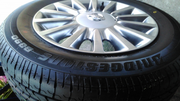 ขายล้อ Nissan Teana พร้อมยาง 1 ชุดมี 5 เส้น ขนาด 215/60 R16 ปี 2014 ขายล้อ Nissan Teana พร้อมยาง 1 ชุดมี 5 เส้น ขนาด 215/60 R16 ปี 2014