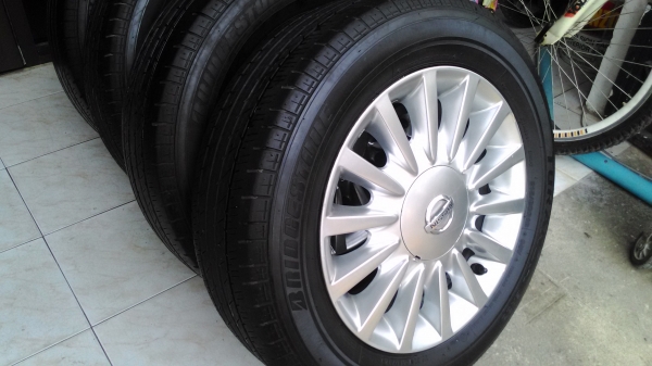 ขายล้อ Nissan Teana พร้อมยาง 1 ชุดมี 5 เส้น ขนาด 215/60 R16 ปี 2014 ขายล้อ Nissan Teana พร้อมยาง 1 ชุดมี 5 เส้น ขนาด 215/60 R16 ปี 2014