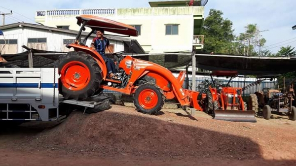 ปัญญาแทรคเตอร์..จัดมาให้ครับ ด่วน!!!คูโบต้า L4708 ใบมีดคานบนพร้อมโรตาลี่RX182F ยางหน้าใหม่1คู่ จัดส่ง อ.ลาดยาว จ.นครสวรรค์