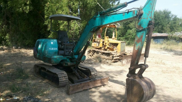ขายรถแบคโฮ KOMATSU PC30-7 ปั๊มนิ้ว ราคา 270000