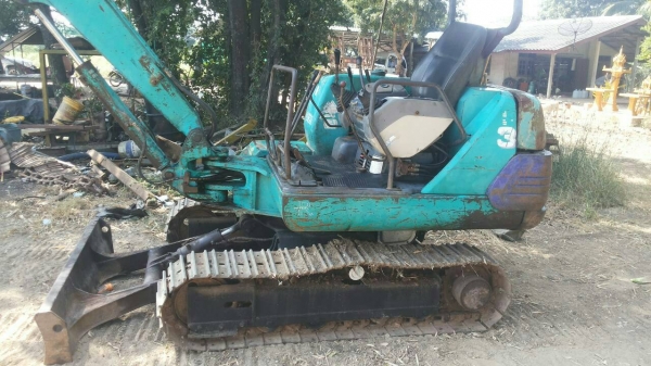 ขายรถแบคโฮ KOMATSU PC30-7 ปั๊มนิ้ว ราคา 270000