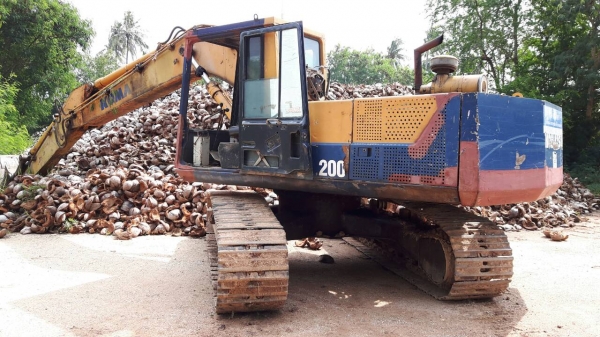 ขายรถแบคโฮ KOMATSU PC200-3 ราคา 400000