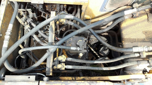 ขายรถแบคโฮ KOMATSU PC200-3 ราคา 400000