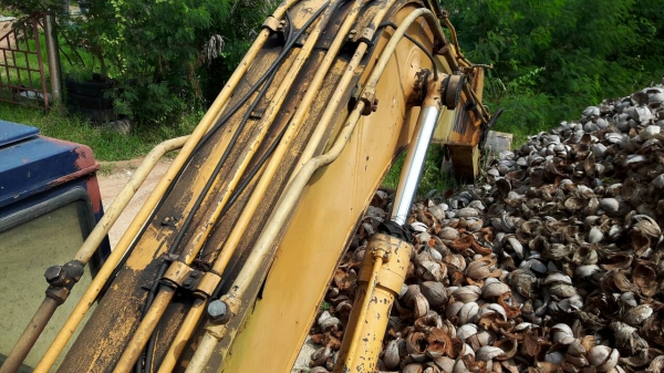 ขายรถแบคโฮ KOMATSU PC200-3 ราคา 400000