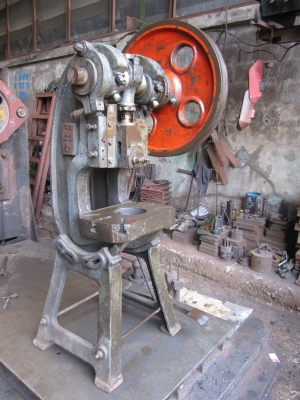 เครื่องปั๊มโลหะ(ข้อเสือ)