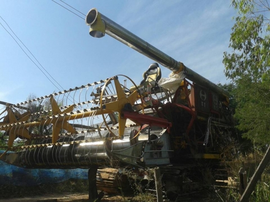 ขายรถเกี่ยวข้าว ปานเจริญการช่าง เครื่องhino jo8c 240แรงเทอร์โบว์ ปั๊มอีตัน ตัวเดิน12 มอเตอร์ตรง เครื่องฟิตใหม่พร้อมลงงาน