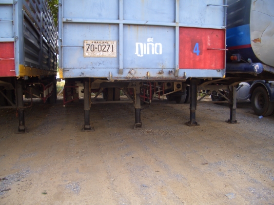 ขายหางเหล็ก กึ่งพ่วงพร้อมคอก สภาพพร้อมใช้งาน  สีเทา-เหลือง มีข้างเสริม สนใจติดต่อ 081-7175117 คุณแจ๊ค