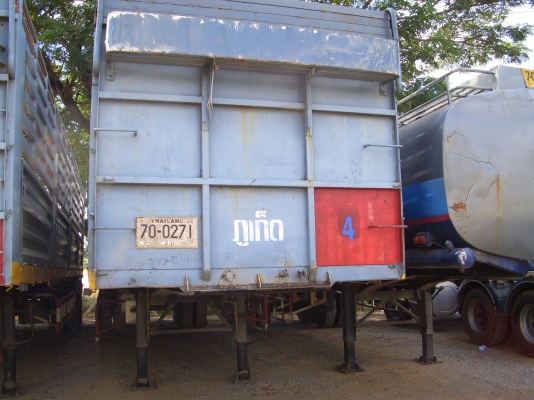 ขายหางเหล็ก กึ่งพ่วงพร้อมคอก สภาพพร้อมใช้งาน  สีเทา-เหลือง มีข้างเสริม สนใจติดต่อ 081-7175117 คุณแจ๊ค