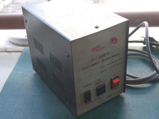 หม้อแปลงไฟ 100/110v ขนาด 1500w ของ SIAM NEOLINE รุ่น F1500
