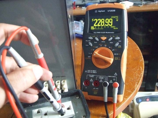 หม้อแปลงไฟ 100/110v ขนาด 1500w ของ SIAM NEOLINE รุ่น F1500