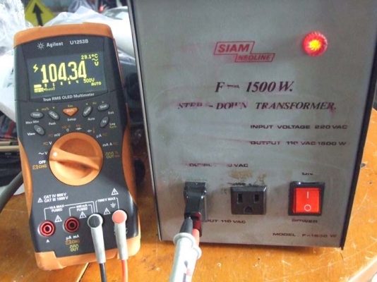 หม้อแปลงไฟ 100/110v ขนาด 1500w ของ SIAM NEOLINE รุ่น F1500