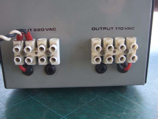 หม้อแปลงไฟ 100/110v ขนาด 1500w ของ SIAM NEOLINE รุ่น F1500