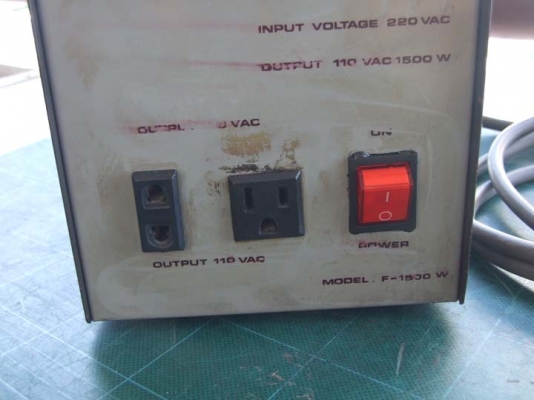 หม้อแปลงไฟ 100/110v ขนาด 1500w ของ SIAM NEOLINE รุ่น F1500