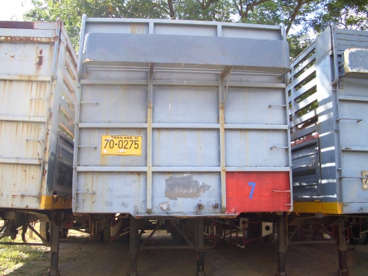 ขายหางเหล็ก กึ่งพ่วงพร้อมคอก สภาพพร้อมใช้งาน  สีเทา-เหลือง มีข้างเสริม สนใจติดต่อ 081-7175117 คุณแจ๊ค