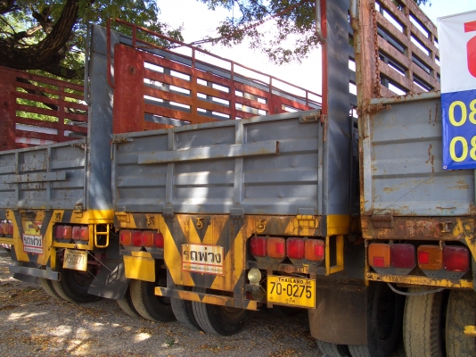 ขายหางเหล็ก กึ่งพ่วงพร้อมคอก สภาพพร้อมใช้งาน  สีเทา-เหลือง มีข้างเสริม สนใจติดต่อ 081-7175117 คุณแจ๊ค