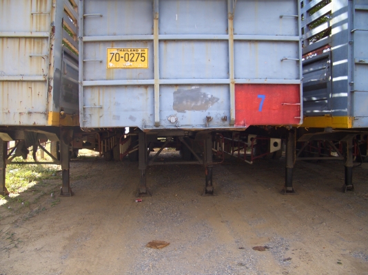 ขายหางเหล็ก กึ่งพ่วงพร้อมคอก สภาพพร้อมใช้งาน  สีเทา-เหลือง มีข้างเสริม สนใจติดต่อ 081-7175117 คุณแจ๊ค