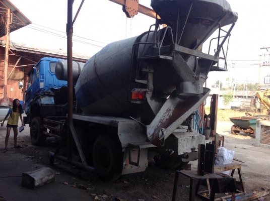 ขายเหมา หรือ แยก รถโม่ปูน 6 คิว HinoและNissan