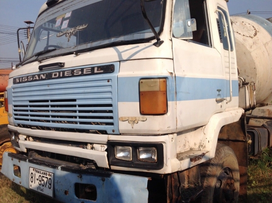 ขายเหมา หรือ แยก รถโม่ปูน 6 คิว HinoและNissan
