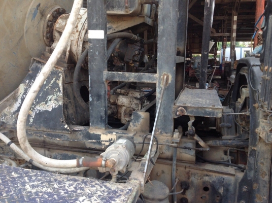 ขายเหมา หรือ แยก รถโม่ปูน 6 คิว HinoและNissan