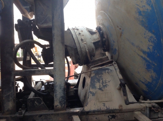 ขายเหมา หรือ แยก รถโม่ปูน 6 คิว HinoและNissan