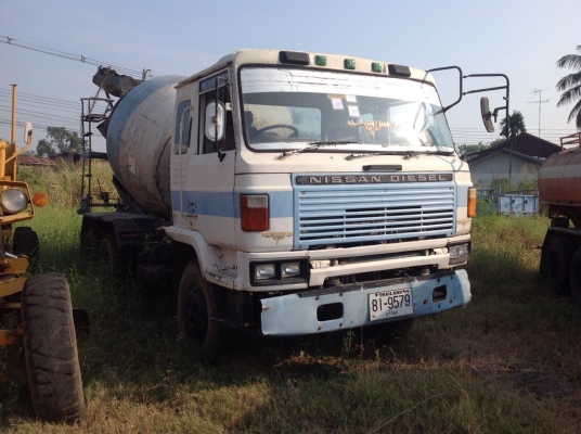 ขายเหมา หรือ แยก รถโม่ปูน 6 คิว HinoและNissan