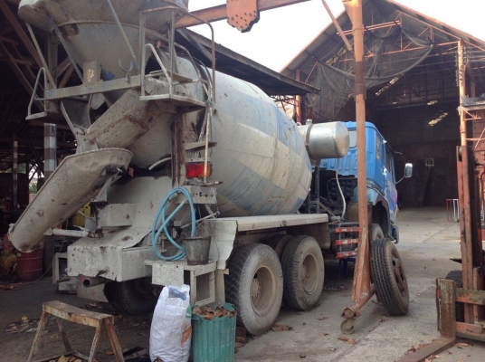 ขายเหมา หรือ แยก รถโม่ปูน 6 คิว HinoและNissan