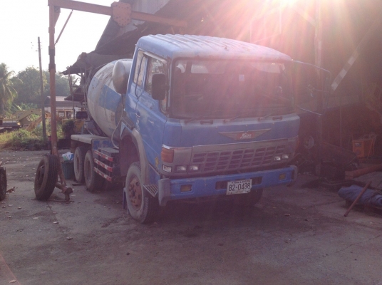 ขายเหมา หรือ แยก รถโม่ปูน 6 คิว HinoและNissan