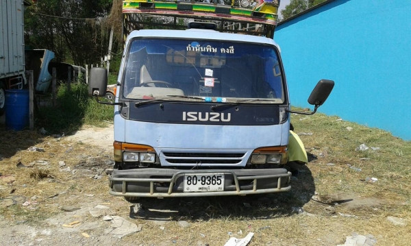 ขายหกล้อ 325,000บ อีซูชุ NPR120ปี39 ช่วงยาว4.30ม พร้อมใช้งาน ทะเบียนพร้อมโอน