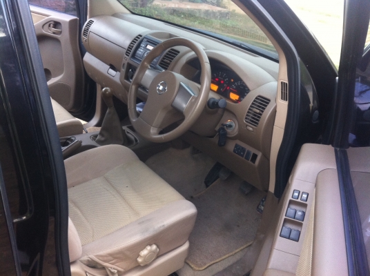 Nissan NAVARA 4ประตูปี 2553 2.5 Eco ตัวสูงคาลิเบอร์ สีดำ เดิมๆทั้งคัน ประหยัดน้ำมัน แรงเหลือเฟือ(325000)