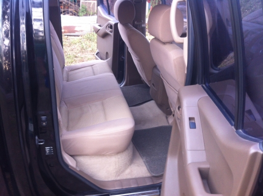 Nissan NAVARA 4ประตูปี 2553 2.5 Eco ตัวสูงคาลิเบอร์ สีดำ เดิมๆทั้งคัน ประหยัดน้ำมัน แรงเหลือเฟือ(325000)