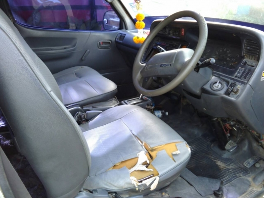 ขายรถตู้ ปรับราคา 105,000 บาท TOYOTA HIACE ปี 2001 เกียร์ออโต้ หลังคาสูง เครื่อง 2J 3.0 แอร์พอได้ ไม่เย็นมาก (แจ้งเครื่อง และแก๊สลงเล่มแล้ว) เครื่องดี ช่วงล่างดี,สภาพภายนอกใช้ได้ มีเบาะคู่หน้าขาด,รอเล่มจากบริษัทประมาณ 1 อาทิตย์