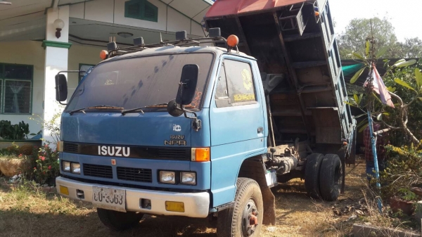 ขายหกล้อดั้ม NPR 115แรง เฟืองท้าย Fหน้าหลัง เครื่องเกียร์ดี เกียร์ ROCK พ่วงมาลัยเพาเวอร์  เป็นเกียร์ยาว เข้าง่าย สภาพพร้อมใช้งาน