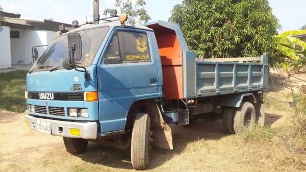 ขายหกล้อดั้ม NPR 115แรง เฟืองท้าย Fหน้าหลัง เครื่องเกียร์ดี เกียร์ ROCK พ่วงมาลัยเพาเวอร์  เป็นเกียร์ยาว เข้าง่าย สภาพพร้อมใช้งาน